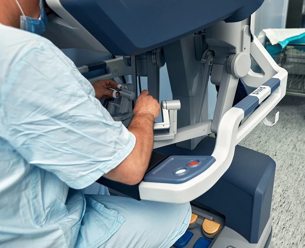 Surgeon at the da Vinci robotic console